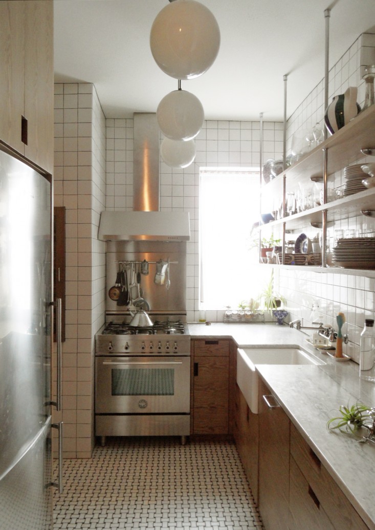 A Small New York City Apartment Kitchen Is Made Light ...