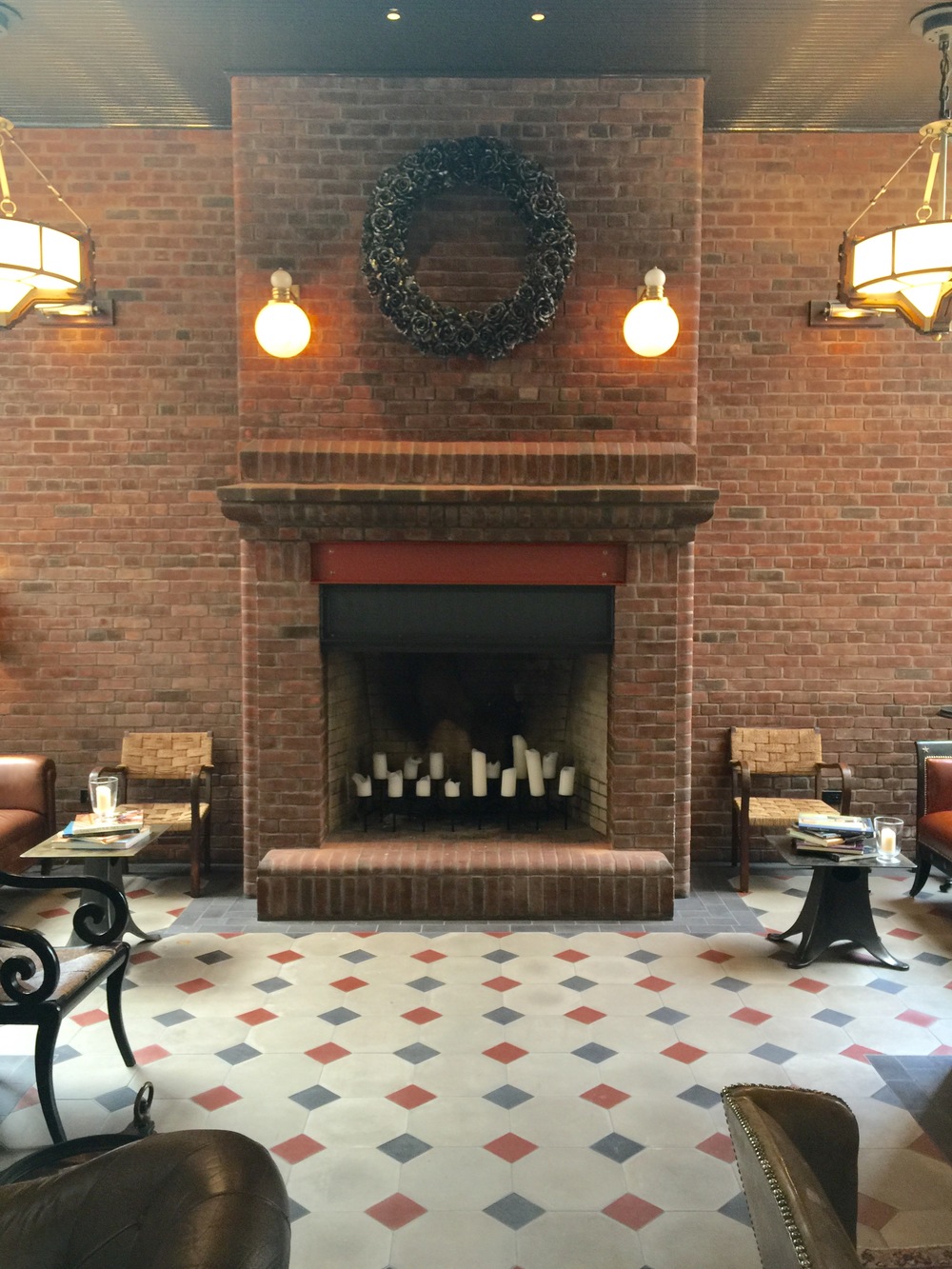 Lobby Fireplace - Hotel Emma
