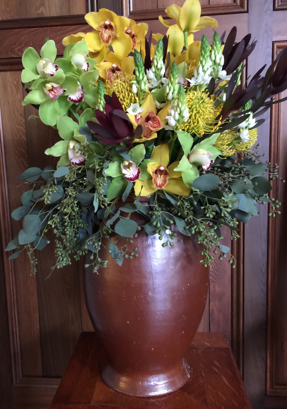 Fresh flowers, orchids - Hotel Emma Lobby