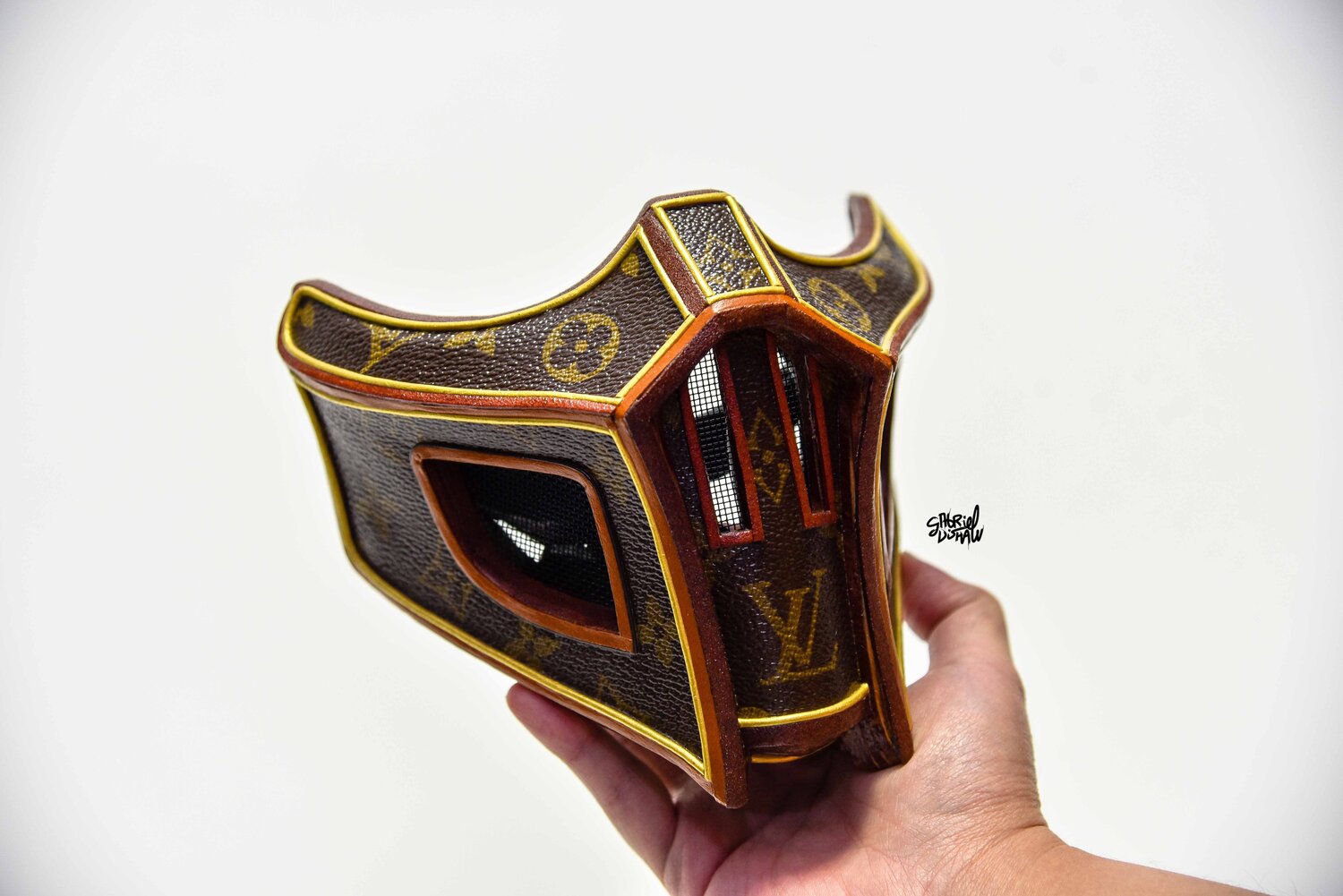 zvcht lv mask for Sale in Norridge, IL - OfferUp