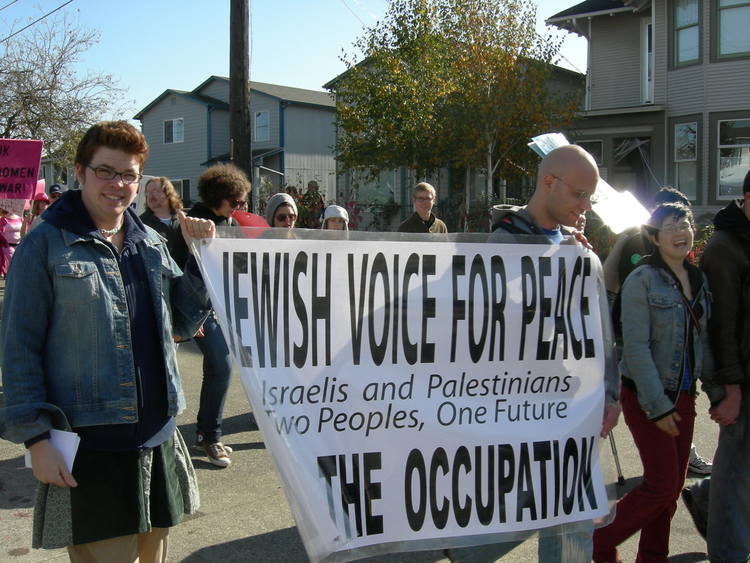 Click photo to download. Caption: An October 2007 demonstration in Seattle by the anti-Israel group Jewish Voice for Peace. Credit: Joe Mabel via Wikimedia Commons.