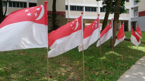 Singapore flags. Credit: Wikimedia Commons.