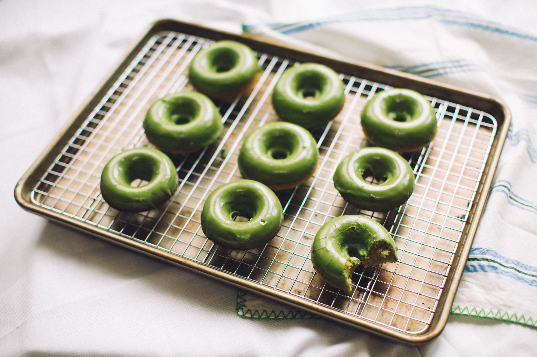 matcha green tea baked donuts