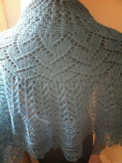 Kate's shawl in Alfalfa