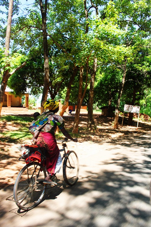 driving into Nkhata Bay: bicycles are one of the most popular & cheapest modes of transport for the locals