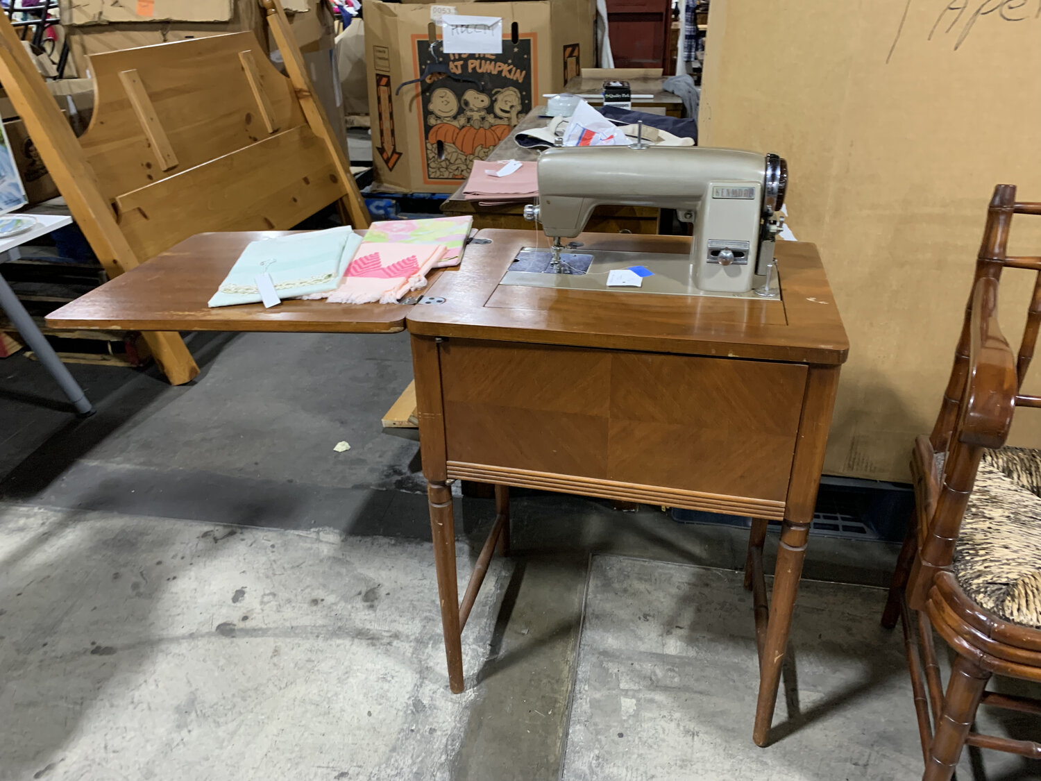 Sewing Machine + Hideaway Table — ABCCM