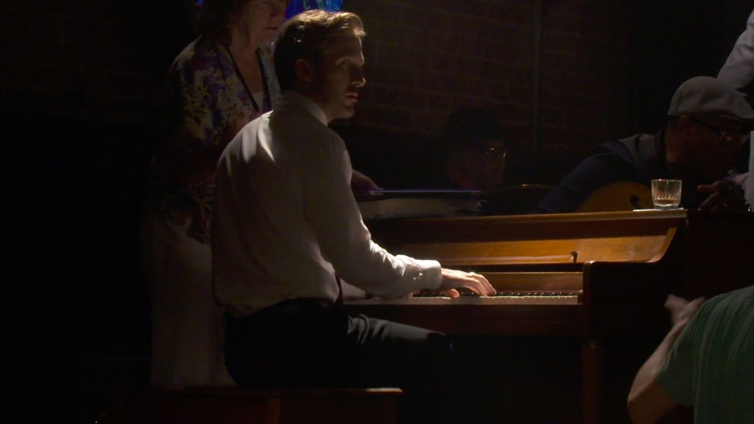 La La Land Behind The Scenes Footage Of Ryan Gosling Playing Piano On Set Geektyrant