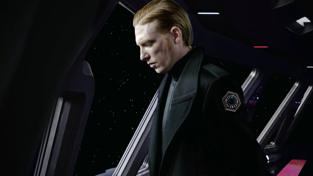 new-photo-of-general-hux-in-the-last-jed