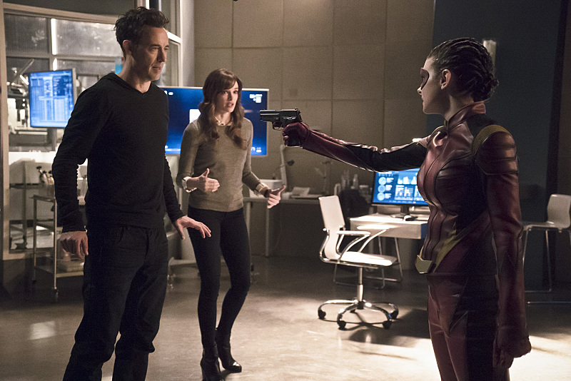 first-look-at-the-flashs-female-speedster-trajectory14.jpg