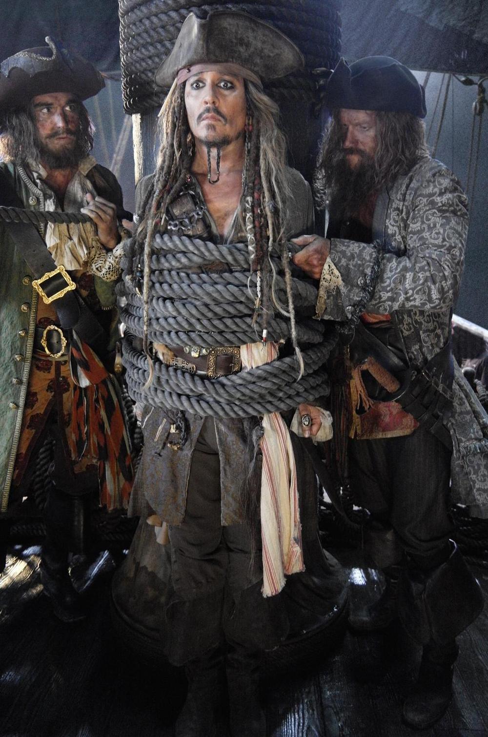 NEWS for Pirates 5 "Dead Men Tell No Tales" [WARNING] may contain spoilers - Page 9 First-photo-of-johnny-deep-as-jack-sparrow-in-pirates-of-the-caribbean-5