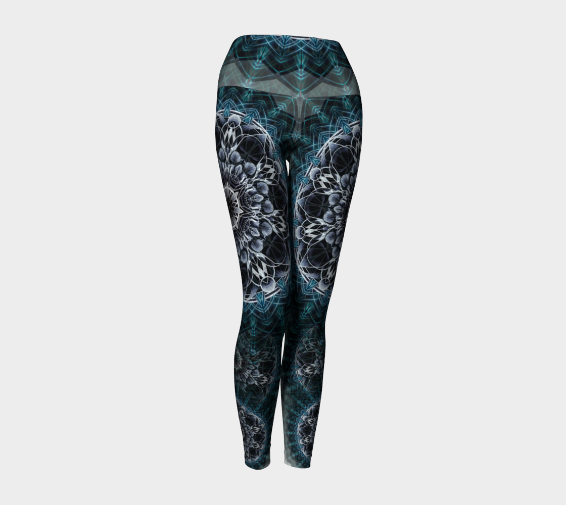 NWT SO Kohl's Size M Black, Coral, Gray Floral Print Yoga Leggings