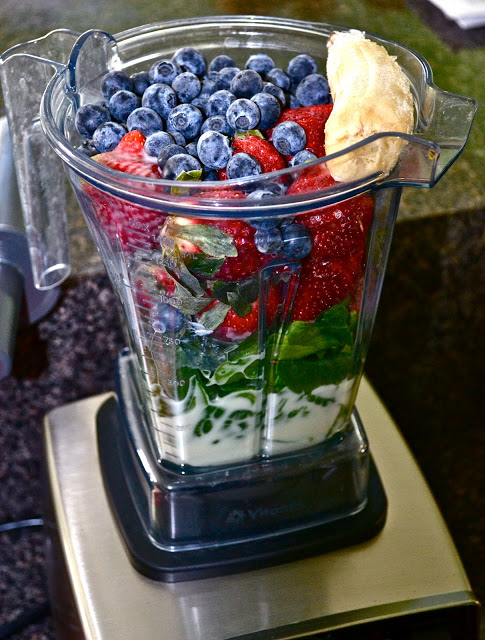 http://www.caratandroses.com/foodie-eats/2013/7/13/summer-breakfasts-smoothies