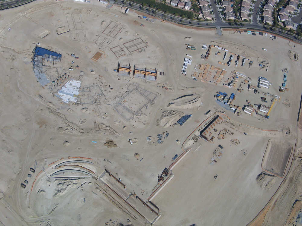 Early construction stage of Del Norte, total cost was $ 110 million, football stadium in the lower left corner.