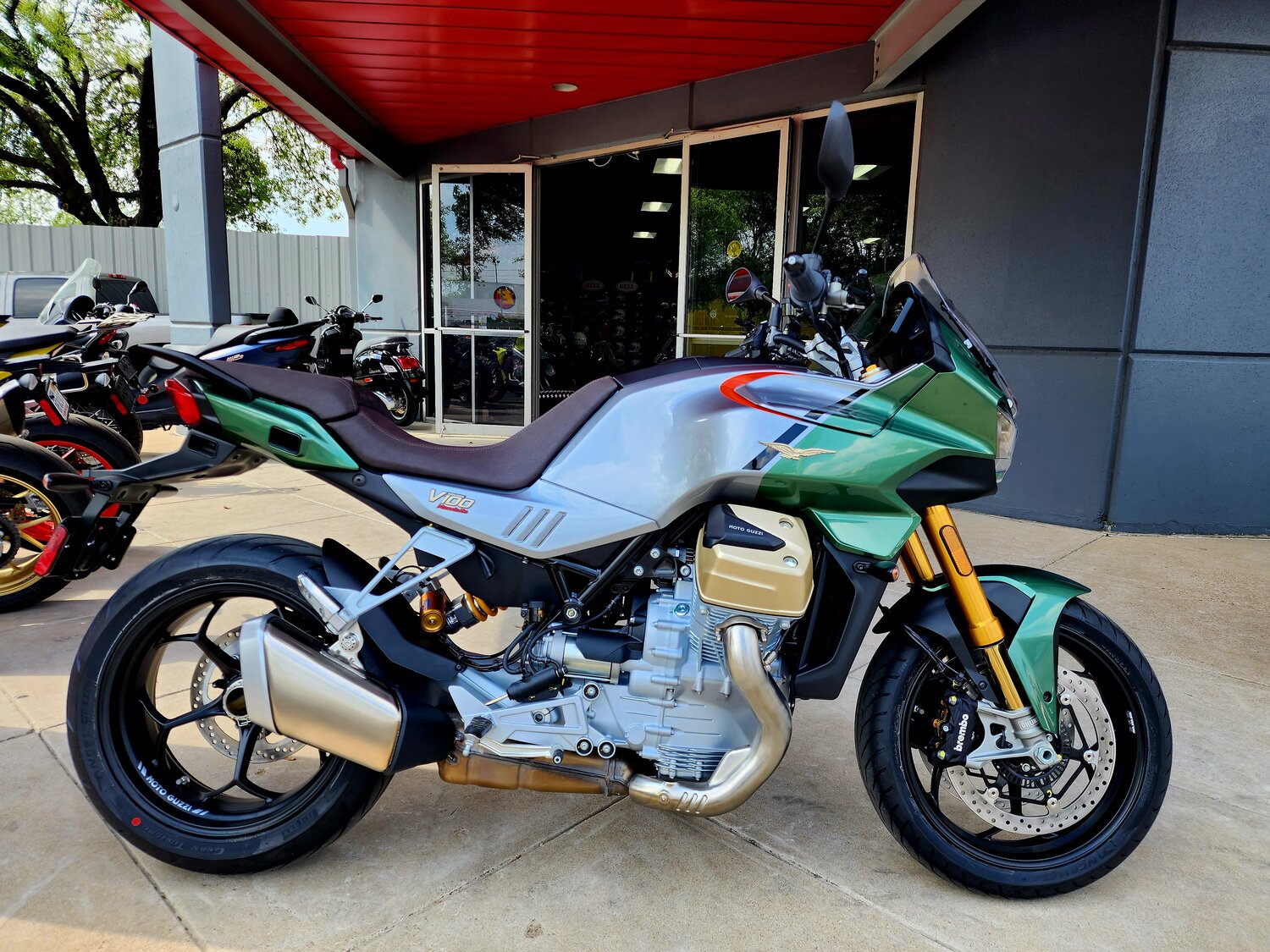 2024 Moto Guzzi V100 S - Verde — AF1 RACING