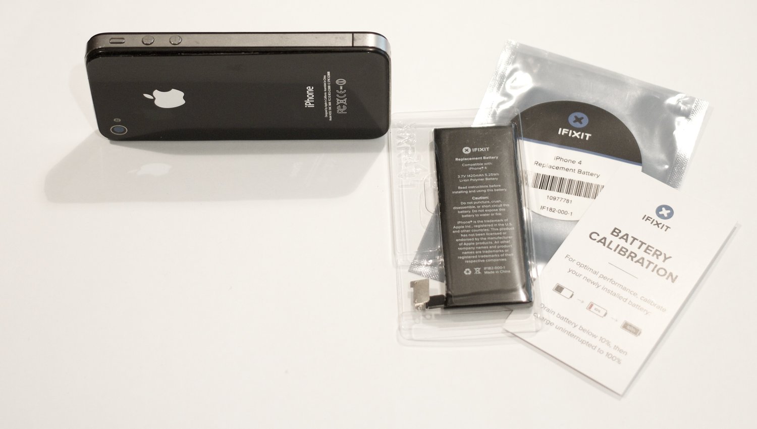 Replacing a iPhone 4 battery —