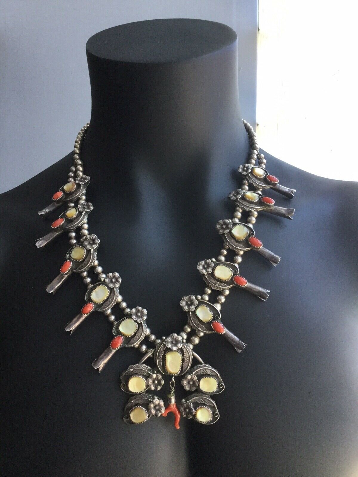 Color Blossom BB mother-of-pearl sautoir necklace