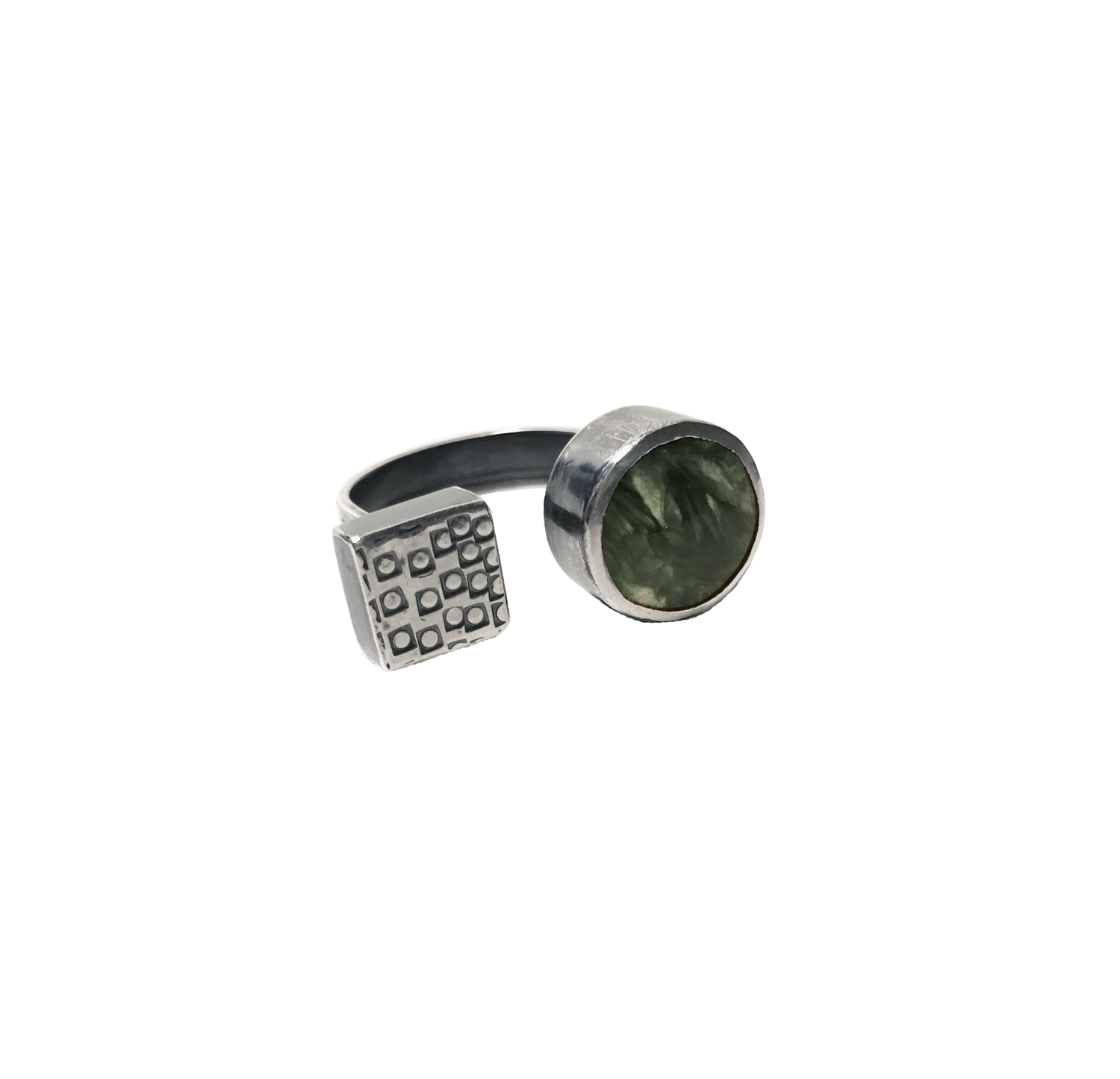 Handcrafted Patterned Sterling Silver and Seraphinite ring