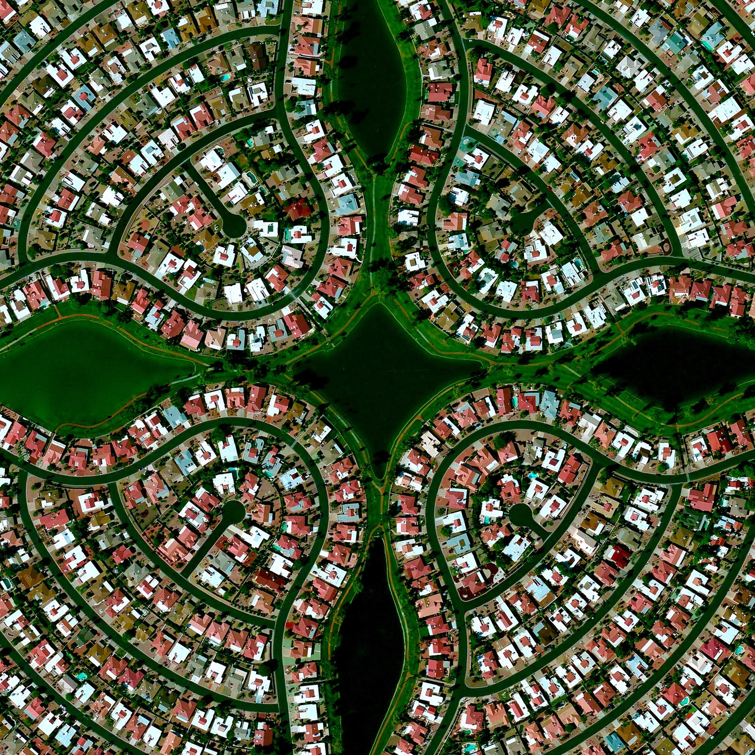   8/10/2015 Sun Lakes Sun Lakes, Arizona 33.209006502°, -111.867132413°   Sun Lakes, Arizona is a planned community with a population of nearly 14,000 residents. According to US census data, only 0.1% of the community's 6,683 households have children under the age of 18 living there.