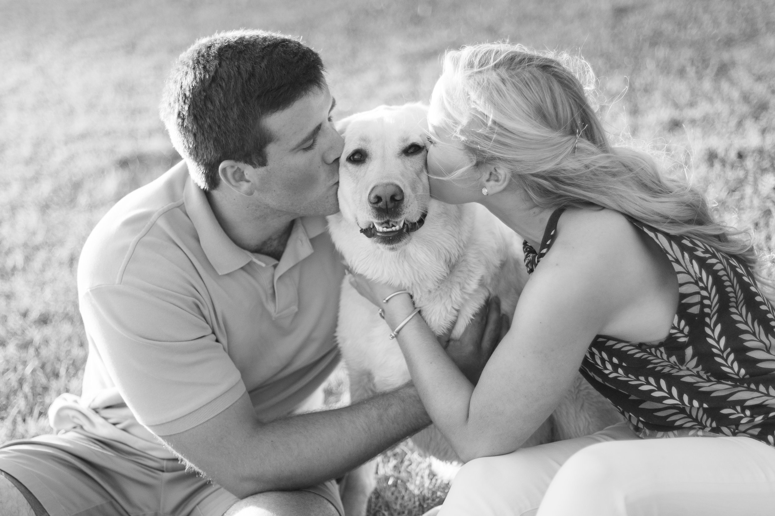  Please bring your dog to your engagement session. 