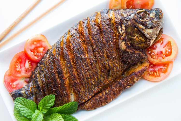 Crispy Pan-Fried Red Tilapia Fish Recipe (Cá Diêu Hồng Chiên Giòn) — Vicky  Pham
