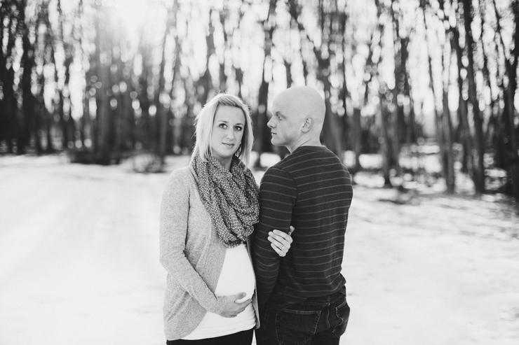 maternity photography in the snow
