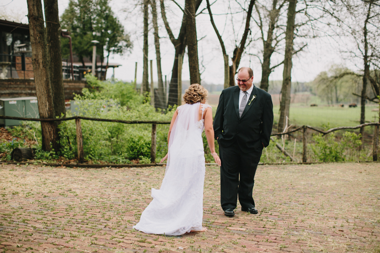bride's first look with dad by meredith washburn photography