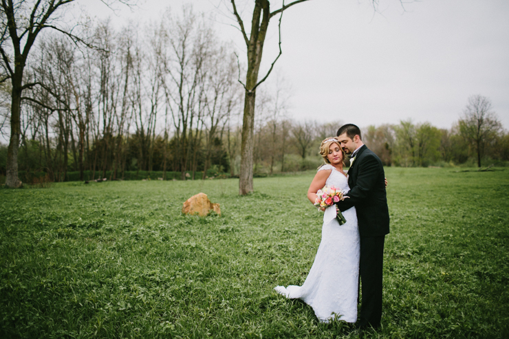 bride and groom by meredith washburn photography // wildlife prairie park Illinois