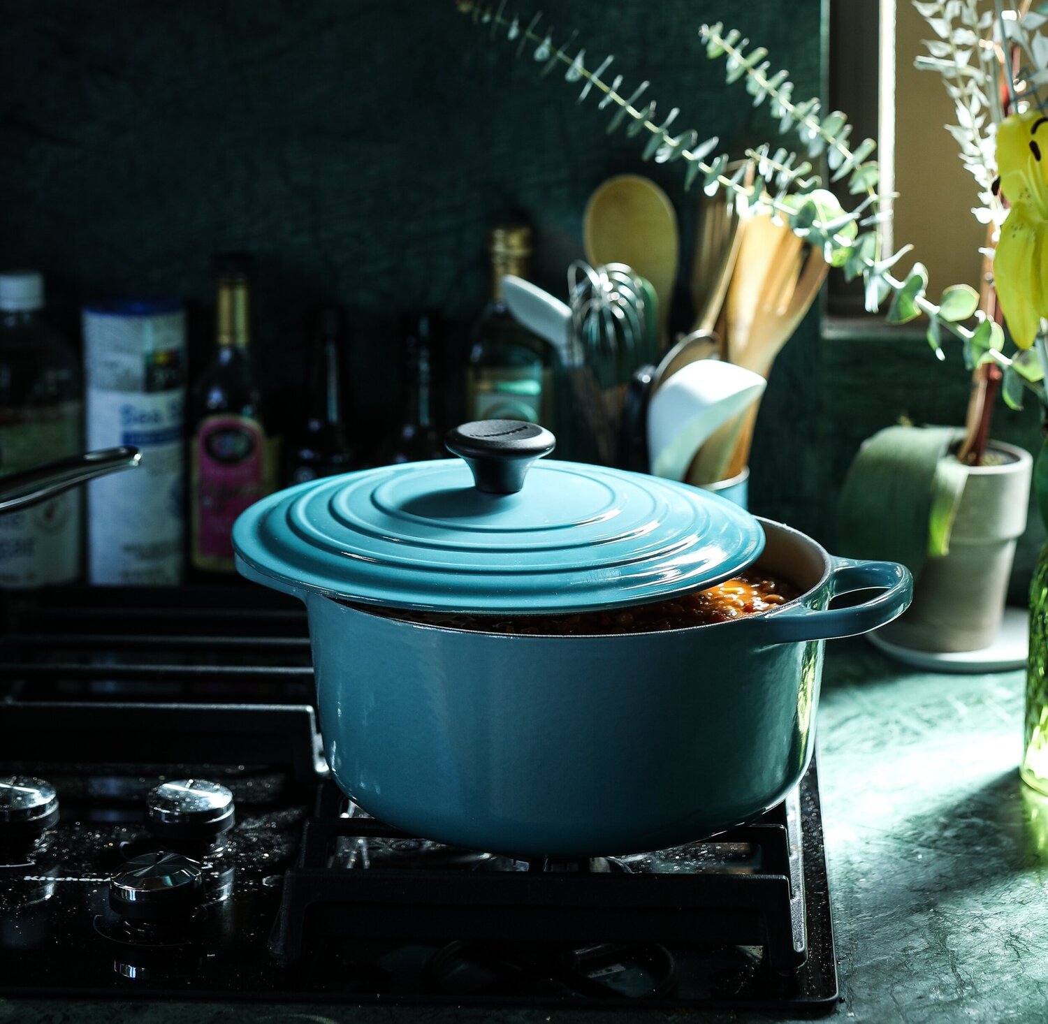 Dutch ovens vs slow cookers: which is best?
