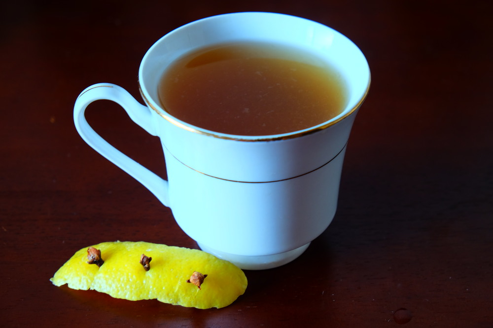 Hot Toddy with lemon and cloves