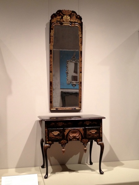 Dressing table and looking glass with Japanning