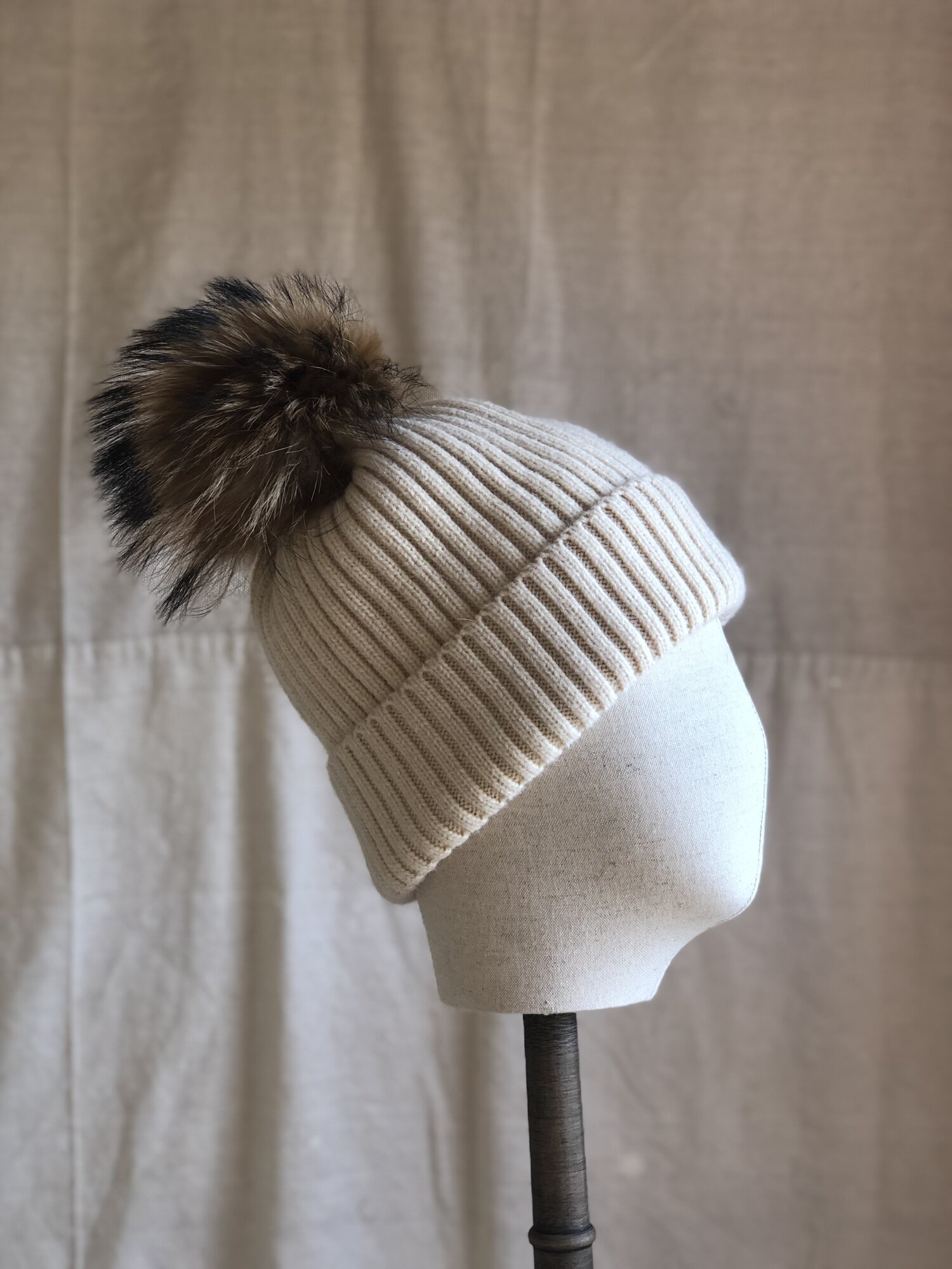 Ciel Rib Knit Hat w/ Removable Feather Pom Pom – Chic Streets