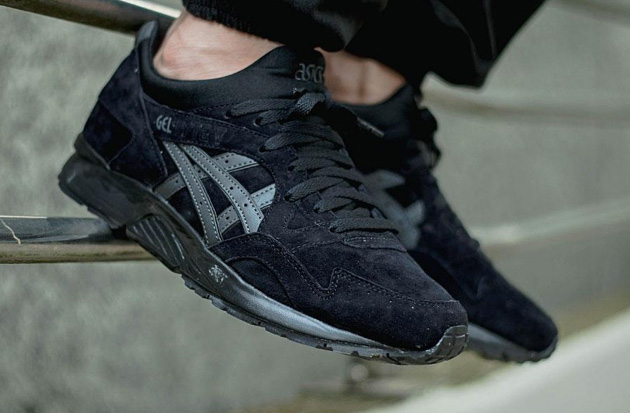 A bordo Competidores blusa The ASICS Gel Lyte V Goes "Triple Black" — Sneaker Shouts