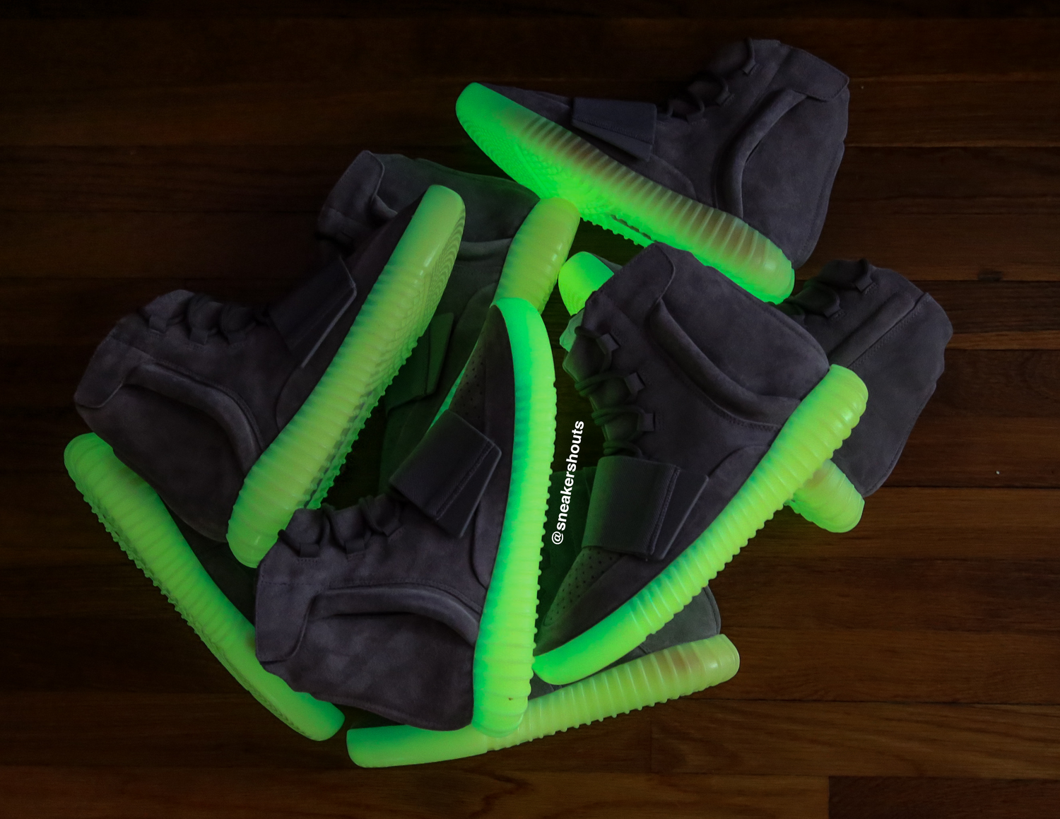 Rastløs schweizisk fordel Exclusive Look at the Adidas Yeezy 750 Boost "Light Grey/Gum" — Sneaker  Shouts