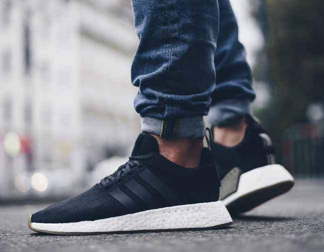 Now Available: adidas NMD R2 \