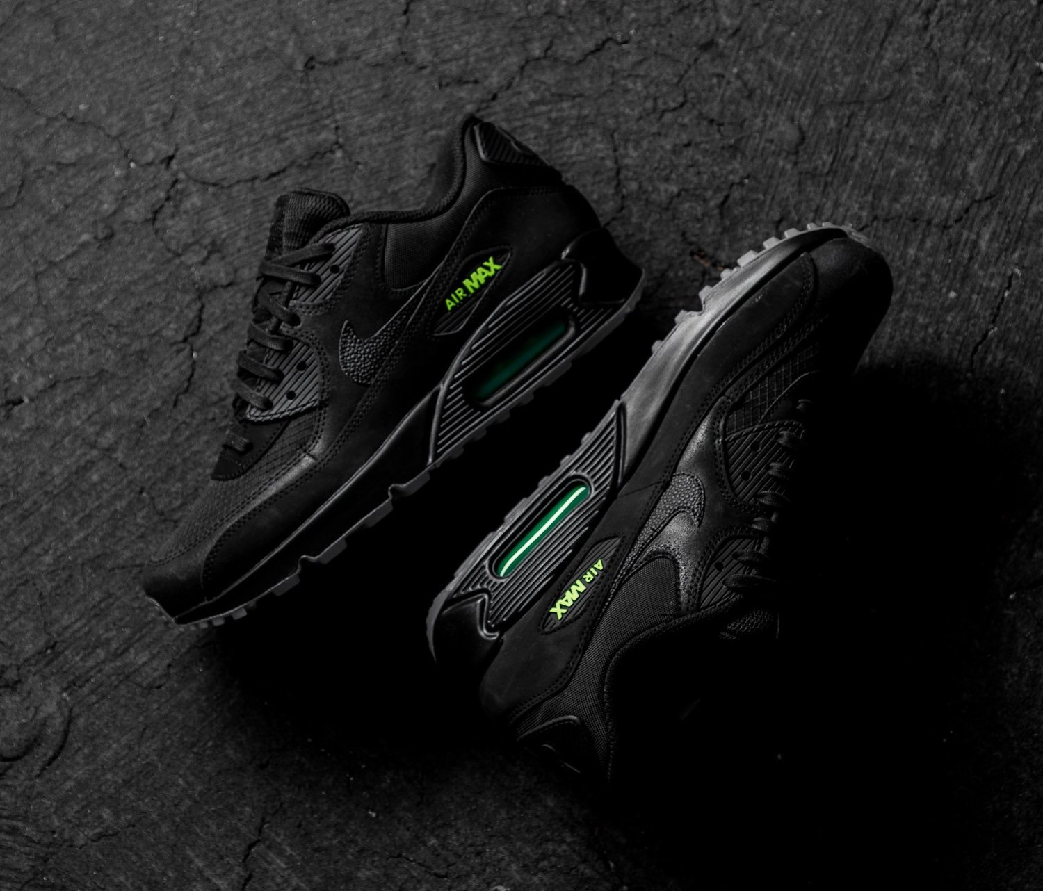 Hora suspicaz granja Now Available: Nike Air Max 90 "Night Ops" — Sneaker Shouts