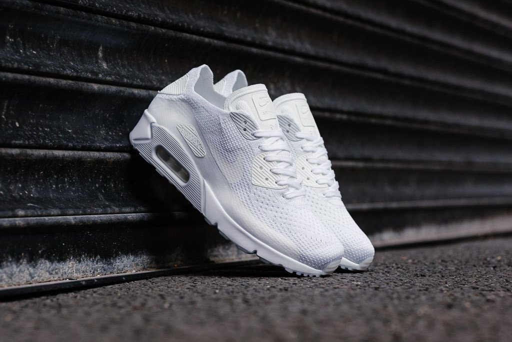 white flyknit air max