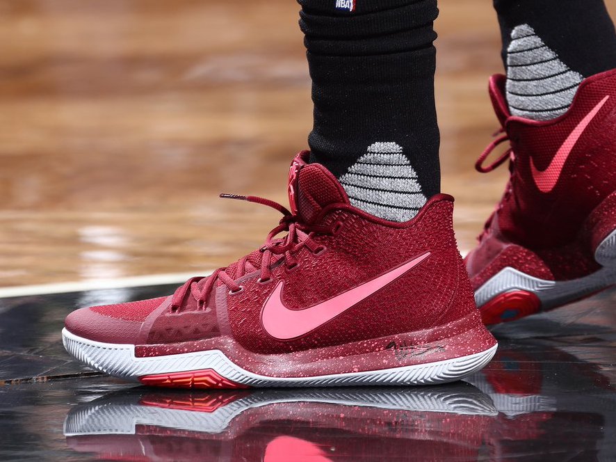 kyrie 3 shoes maroon