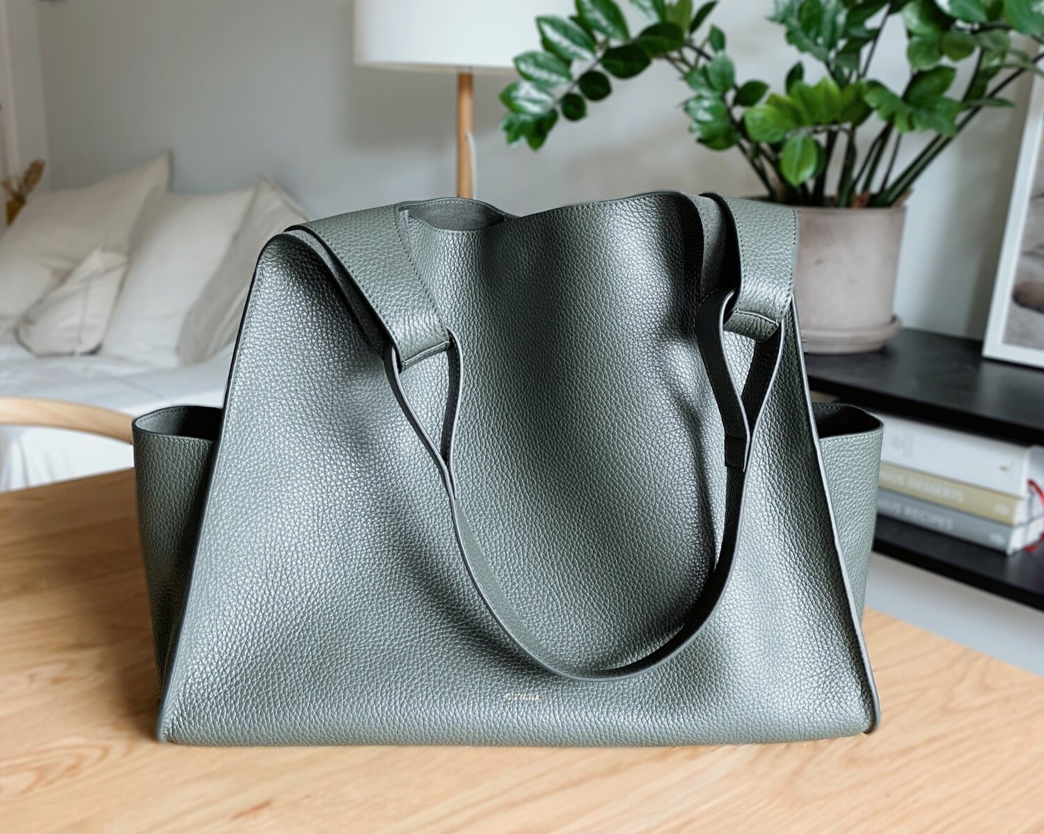 Cuyana Oversized Double Loop Bag Review 