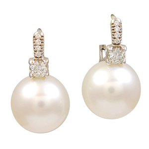 حلقان بالالماس والؤلؤ Stunning+Pearl+and+Diamond+Earrings+Set+in+White+Gold