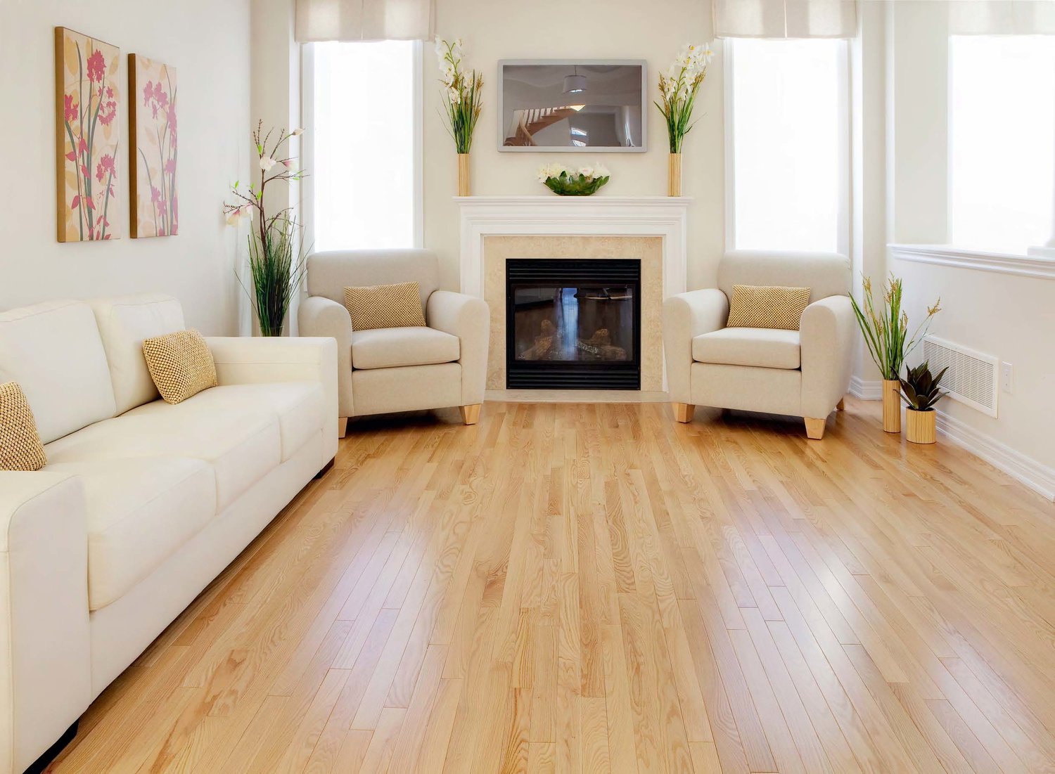 Living Room With Oak Hardwood Floor