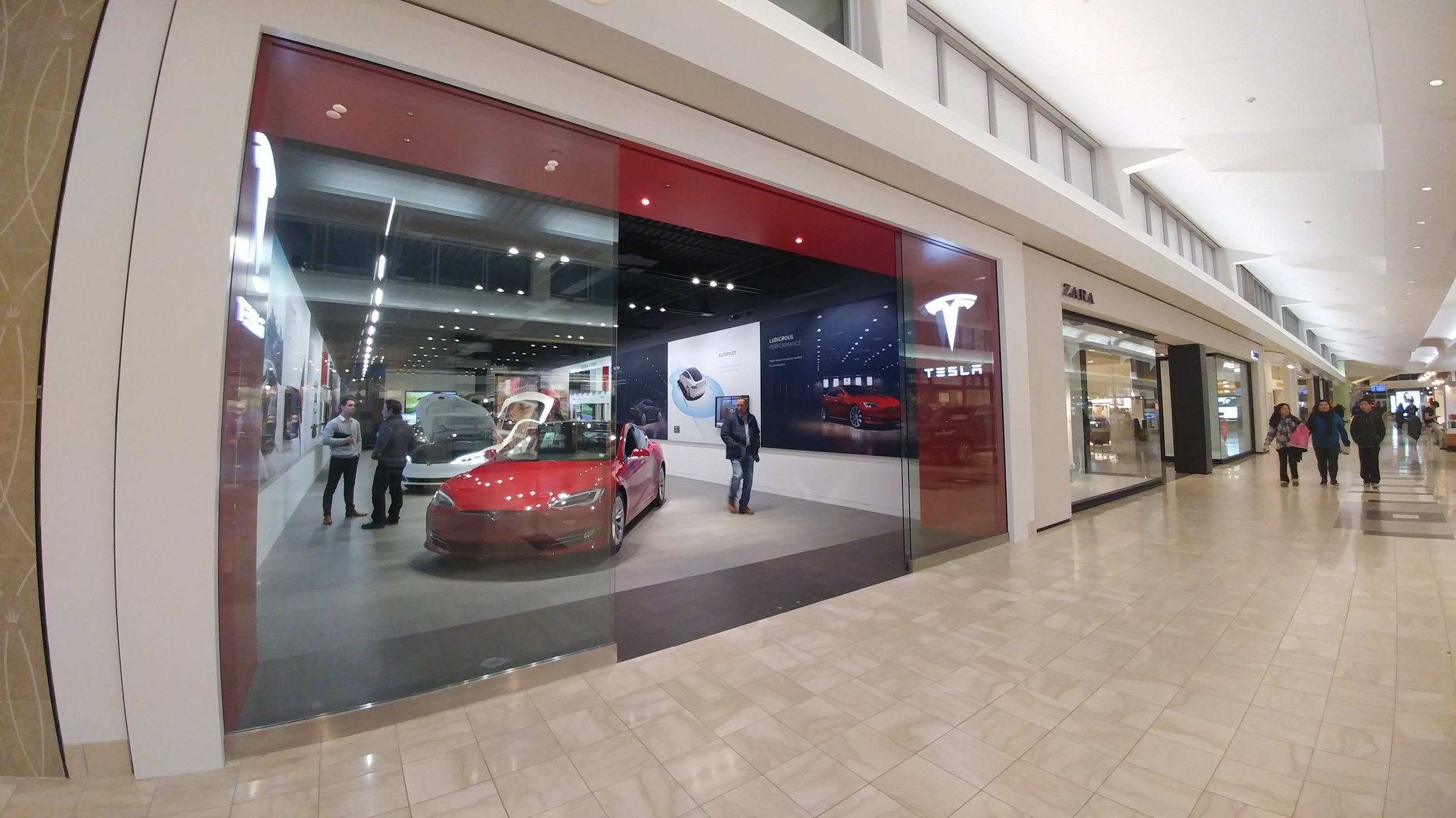 Tesla Opens Car Gallery At Mall — Long 
