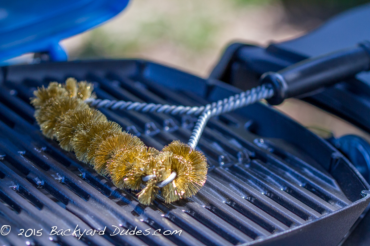 Barbecue Grill Cleaning Brush And Dirt Cleaning Shovel, And Dead