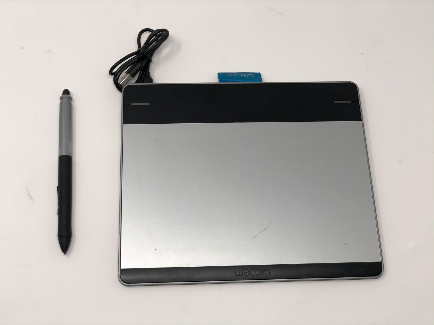 Wacom Intuos Pen and Touch Small Tablet — Tomahawk