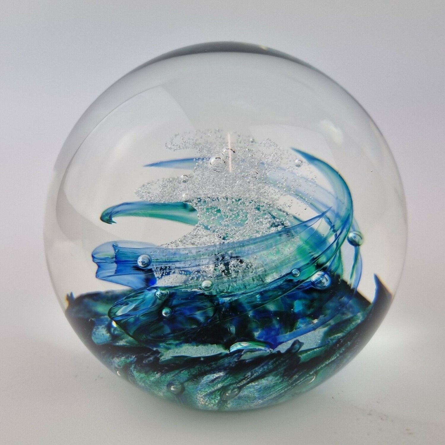 Pioner tøve hage Selkirk Scotland Art Glass Paperweight Wavetide 2000. — Wheeler Antiques