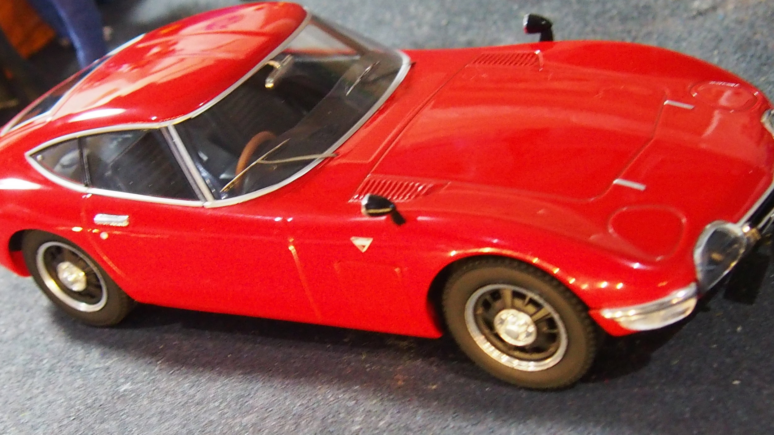 Details about   TOYOTA 2000GT diecast model road car white or red 1967 1:18 TRIPLE 9 1800183 184 