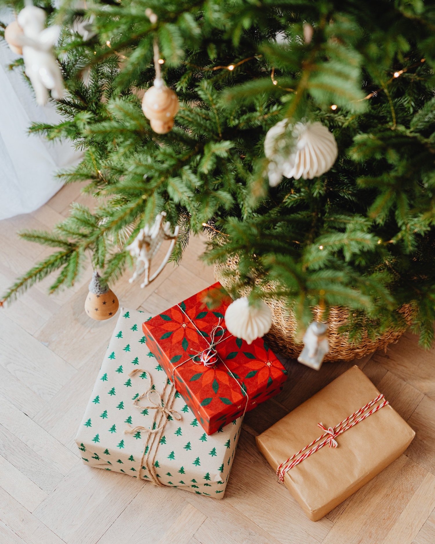 Creative Christmas Gift Wrap Ideas - DIY Beautify - Creating Beauty at Home