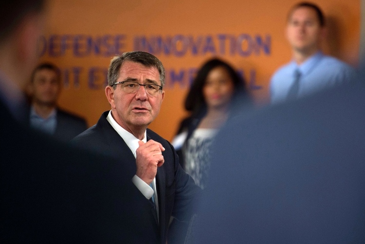 Secretary of Defense Ash Carter speaks with Defense Innovation Unit Experimental employees on May 11, 2016, in California. (Adrian Cadiz, U.S. Air Force Photo)