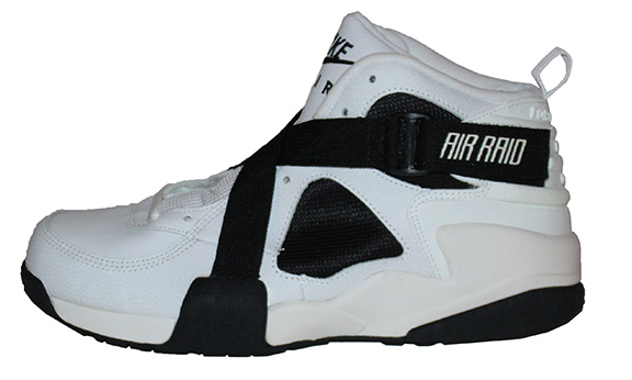 Nike Air Raid White / Black (Size 11 
