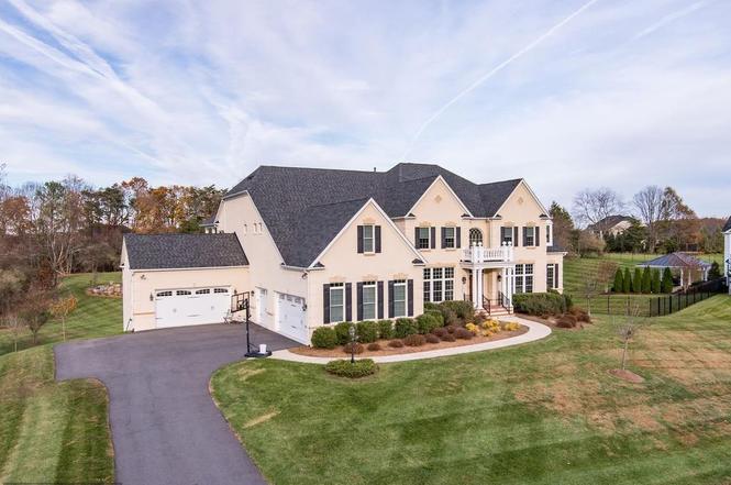  1679 Hunting Crest Way, McLean 