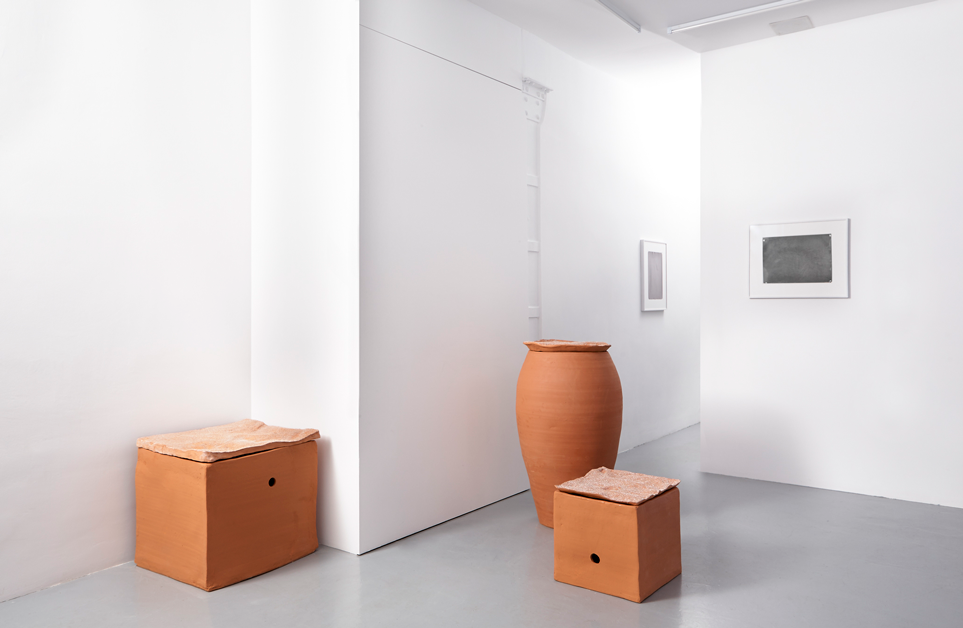 Installation view, Renato Leotta, Aventura, Galeria Madragoa